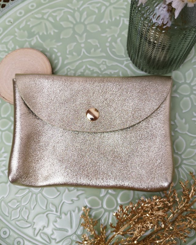 Pochette enveloppe en cuir irisé