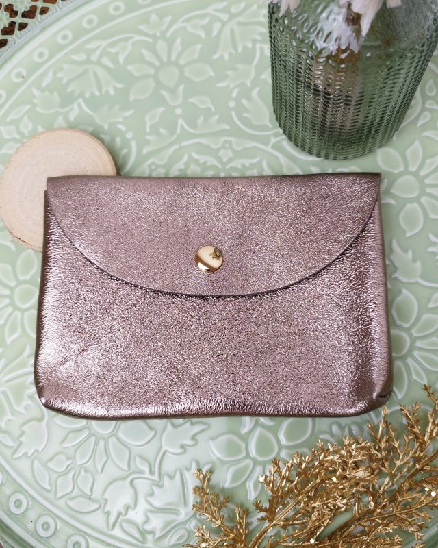 Pochette enveloppe en cuir irisé