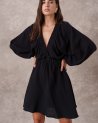 Robe noire à manches chauve-souris