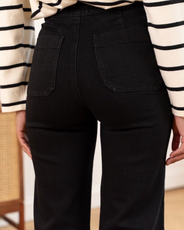 Jean's à pont noir à gros boutons dorés