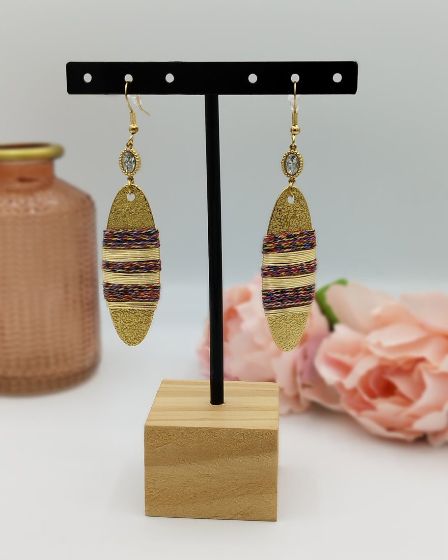 Longues boucles d'oreilles à fil doré et multicolore