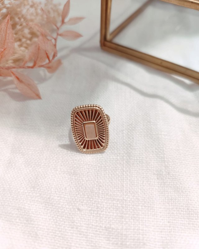 Bague rectangulaire dorée...