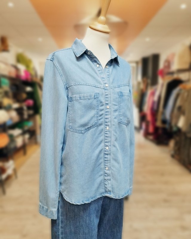 Chemise en jean à boutons...