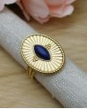 Bague ovale dorée avec un lapis lazuli