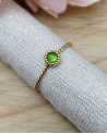 Bague fine torsadée avec une pierre verte pomme