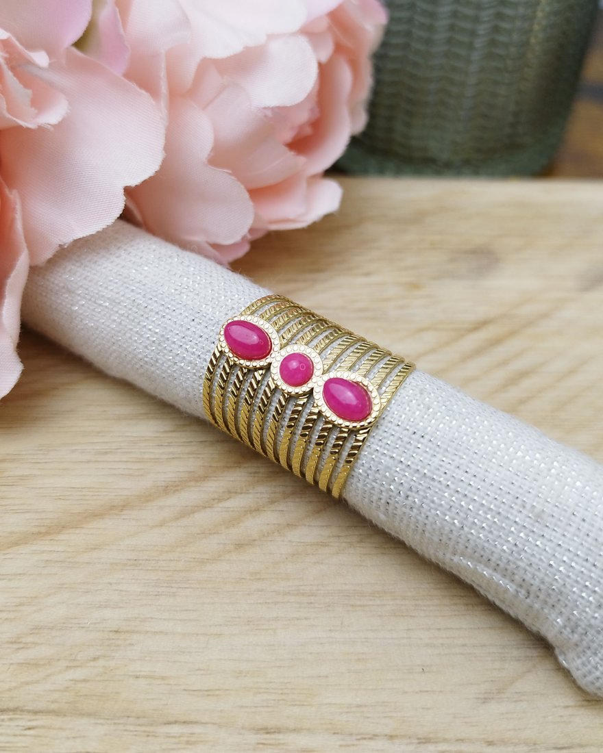 Grosse bague multirangs avec 3 pierres fuchsia