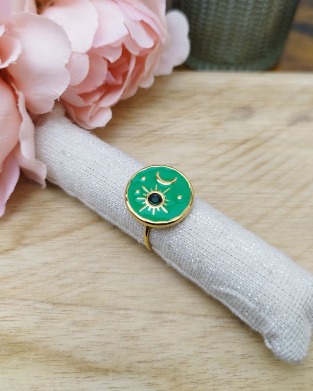Bague verte à motif soleil...