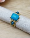 Bague dorée avec des pierres naturelles turquoises