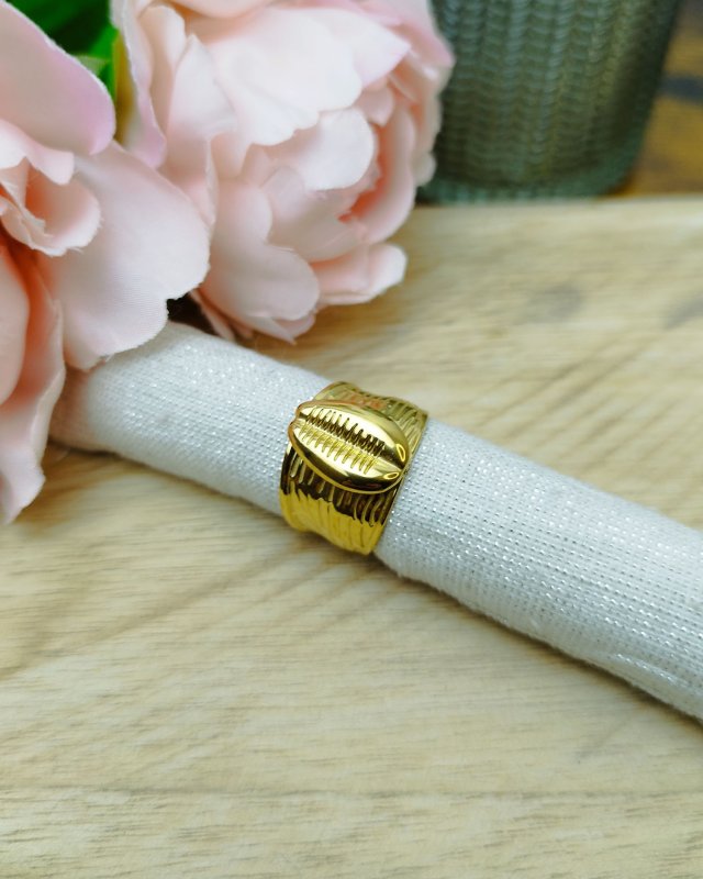 Bague coquillage en acier doré