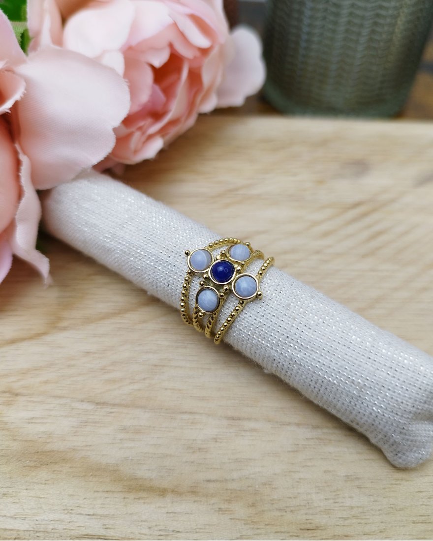 Bague dorée 3 rangs avec 5 petites pierres bleues