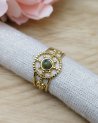 Bague rose des vents dorée avec une pierre kaki