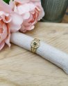 Bague rose des vents dorée avec une pierre kaki