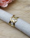 Bague dorée à maillons entrelacés