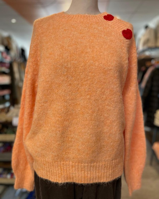 Pull orange avec des coeurs...