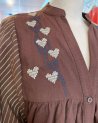 Blouse ample chocolat à broderies coeurs