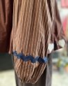 Blouse ample chocolat à broderies coeurs