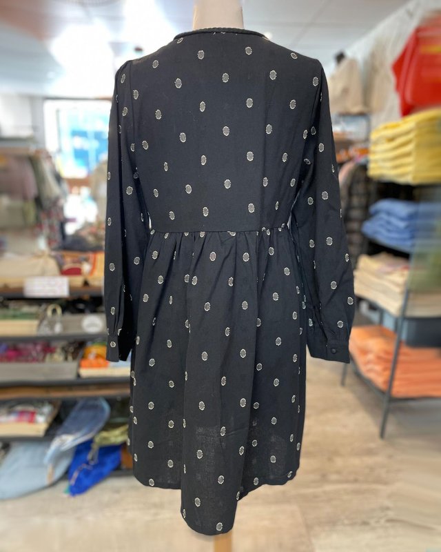 Robe courte noire à pastilles