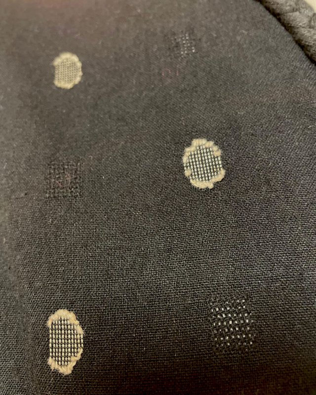 Robe courte noire à pastilles