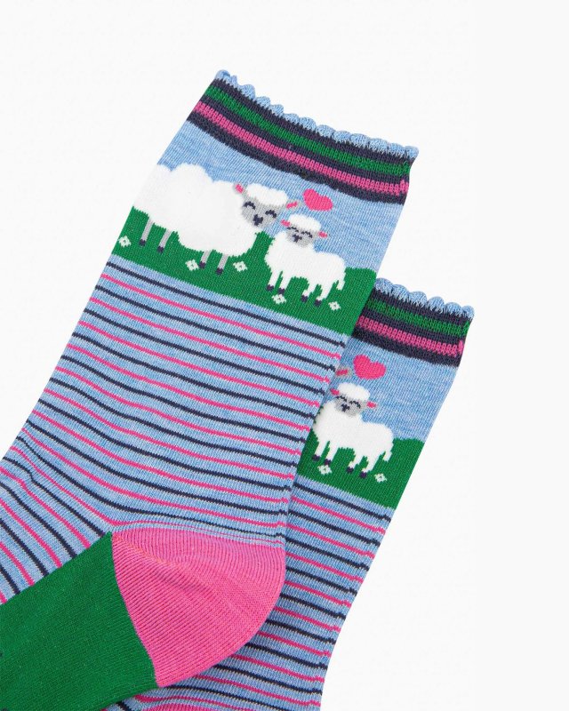 Chaussettes rayées avec un mouton et un agneau