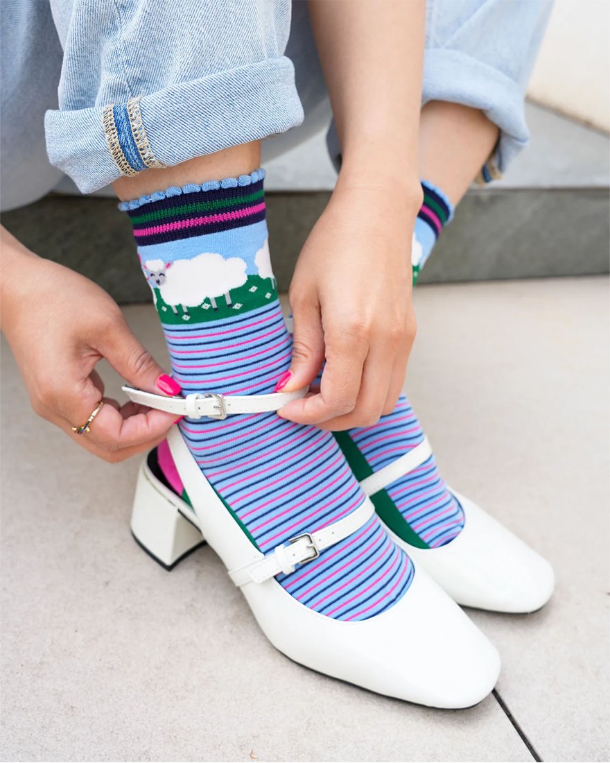 Chaussettes rayées avec un mouton et un agneau