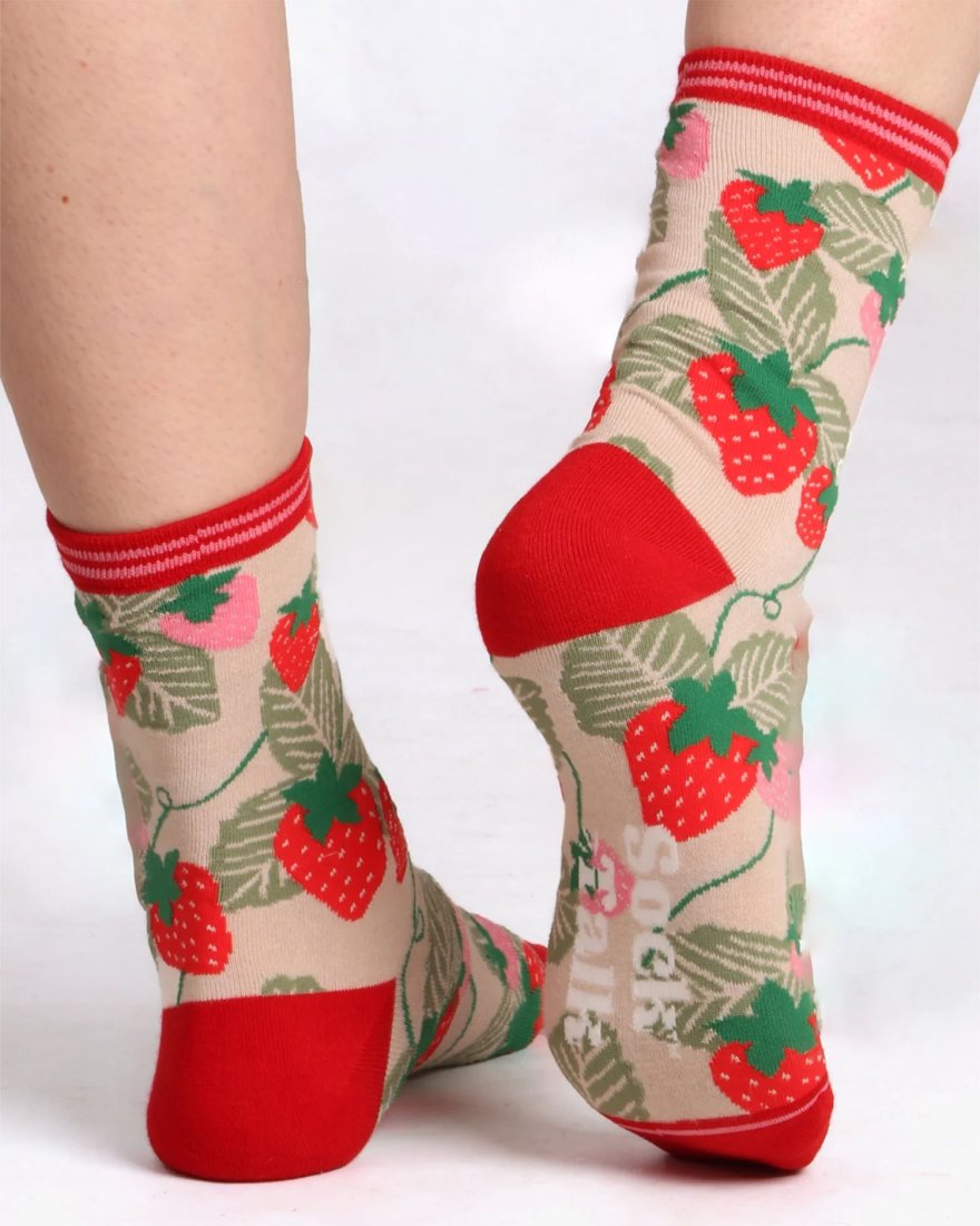 Chaussettes beige avec des fraisiers