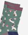 Chaussettes vertes avec des petits lapins blancs