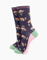 Chaussettes avec des bouquets de fleurs et petites abeilles