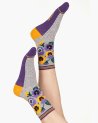Chaussettes avec des pensées violettes et jaunes