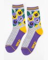 Chaussettes avec des pensées violettes et jaunes
