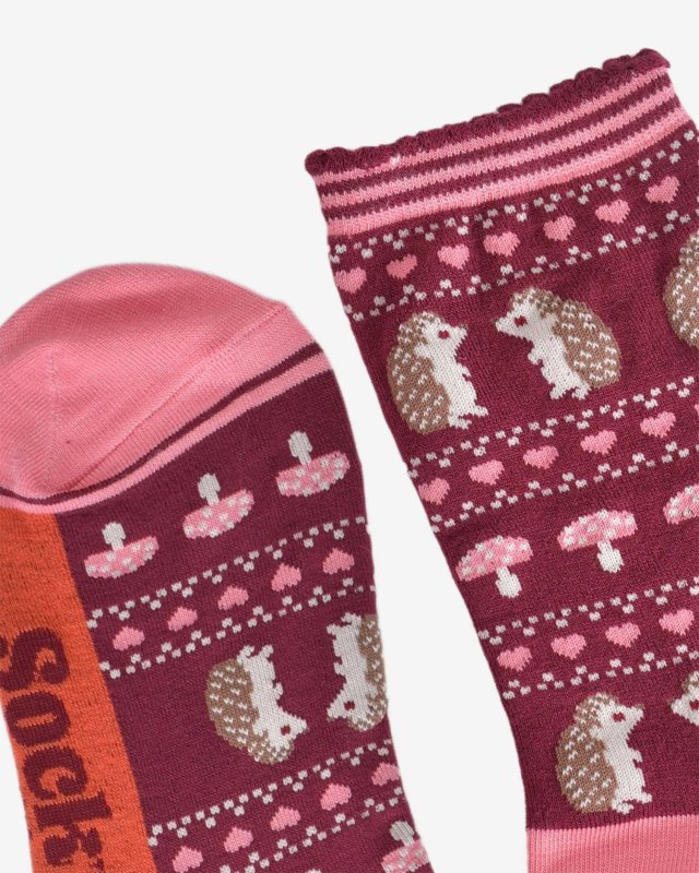 Chaussettes avec des hérissons et détails roses