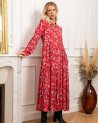 Longue robe rouge fluide à petites fleurs blanches