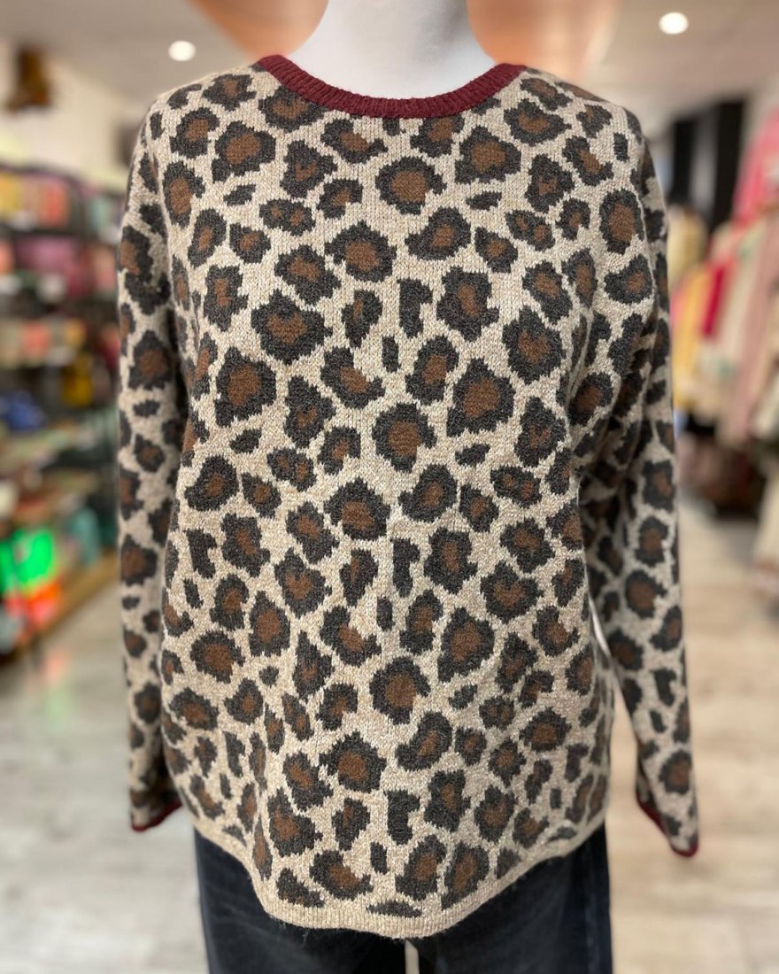 Pull léopard avec noeud bordeaux au dos