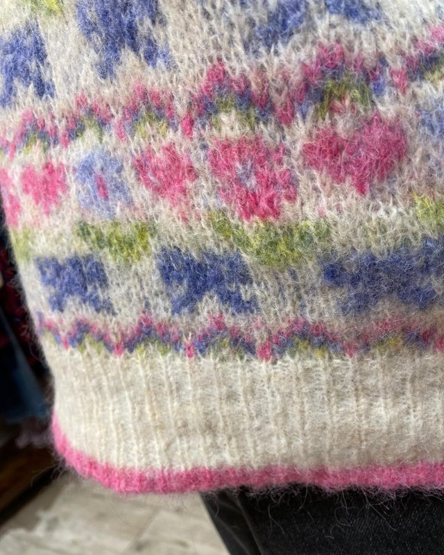 Pull sans manches à motifs multicolores