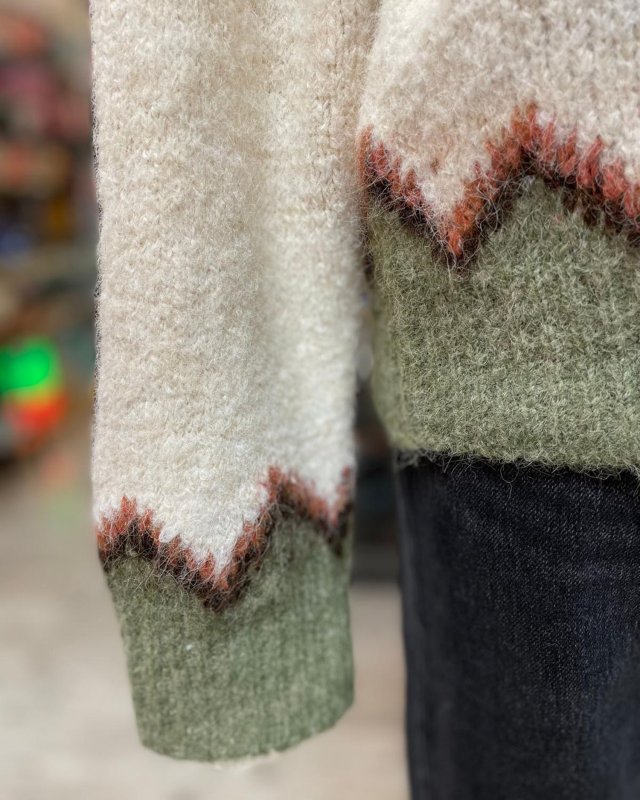 Pull écru en maille jacquard