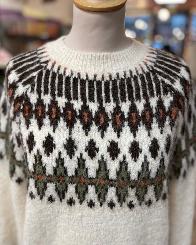 Pull écru en maille jacquard