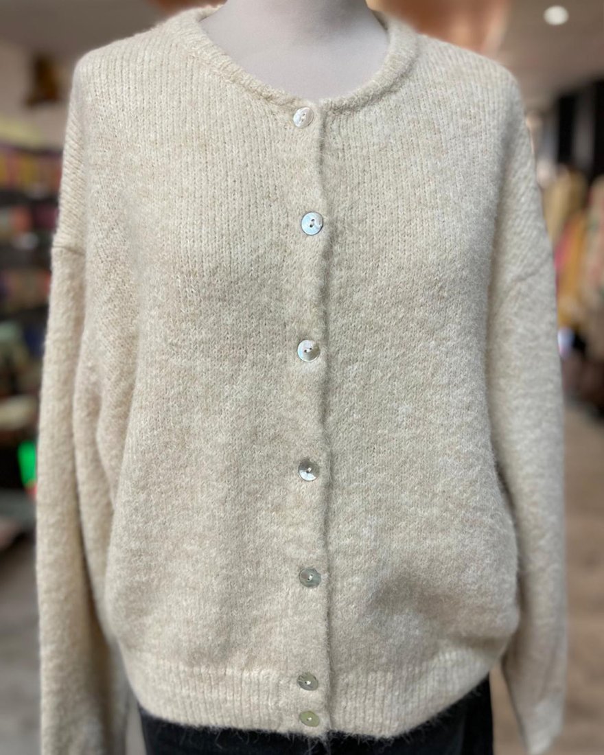 Gilet écru à boutons nacrés