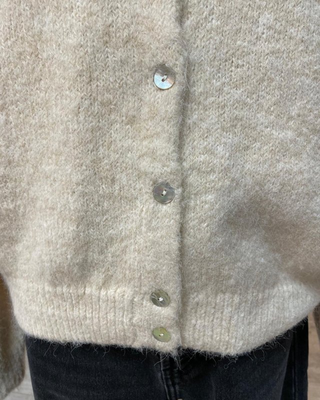 Gilet écru à boutons nacrés