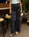 Jean Barnes en denim foncé