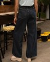 Jean Barnes en denim foncé