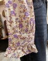 Chemisier beige à fleurs mauves