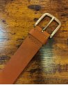Ceinture à oeillets en cuir camel