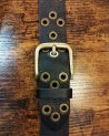 Ceinture à oeillets en cuir noir