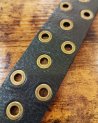 Ceinture à oeillets en cuir noir