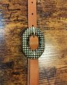 Ceinture fine en cuir camel avec une boucle fantaisie