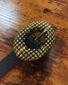 Ceinture fine en cuir noir avec une boucle fantaisie