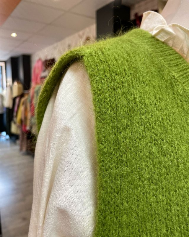 Pull sans manches à col V côtelé