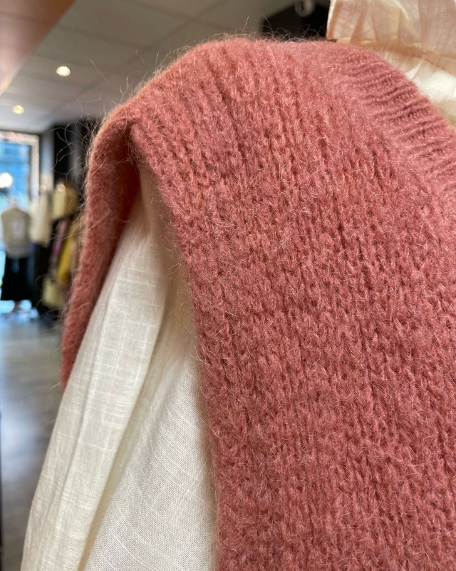 Pull sans manches à col V côtelé