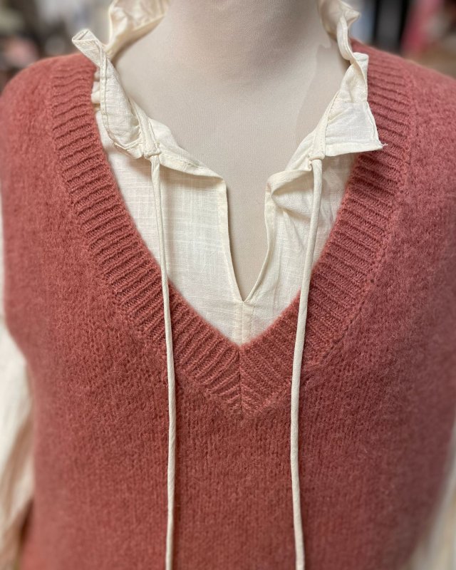 Pull sans manches à col V côtelé