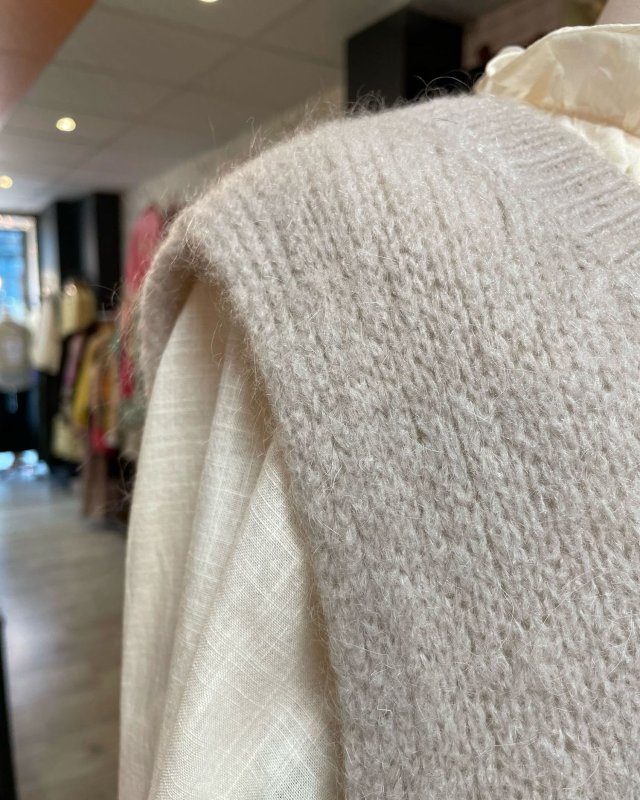 Pull sans manches à col V côtelé