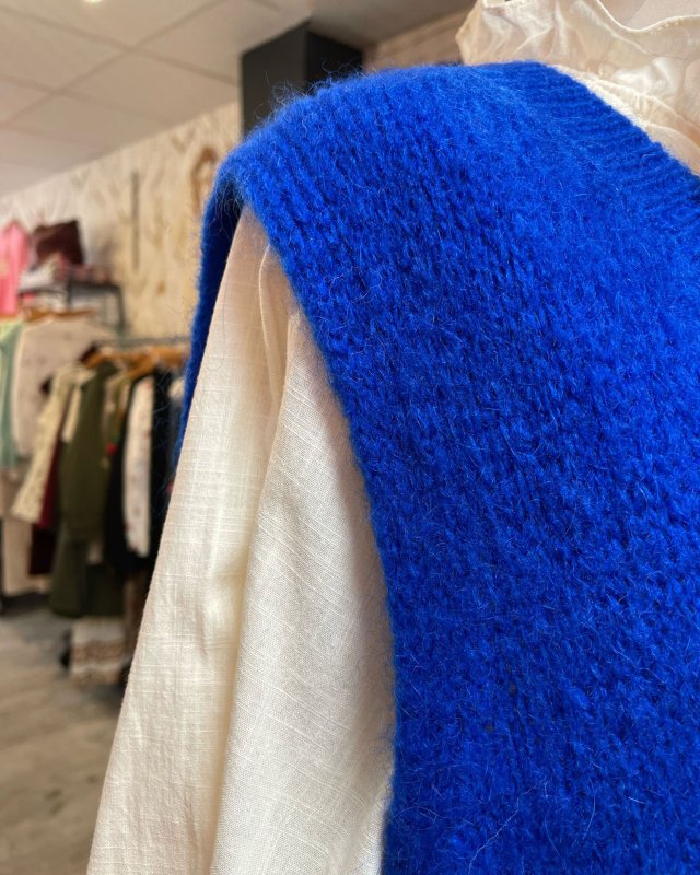 Pull sans manches à col V côtelé